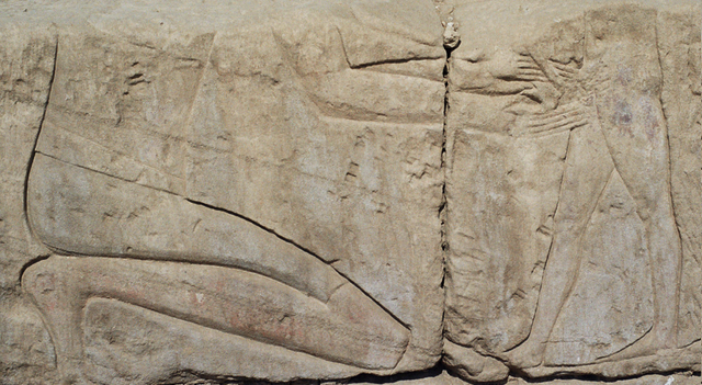 Gravure d'une circoncision dans un temple égyptien